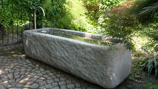 Natursteinbrunnen
